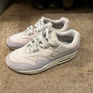 SOLD Nike women’s shoes